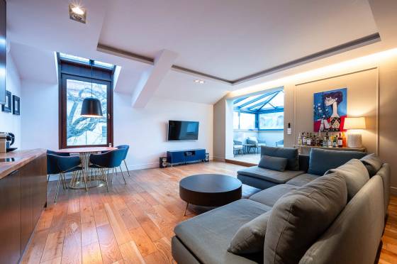 Komfortowe mieszkanie w centrum z garażem