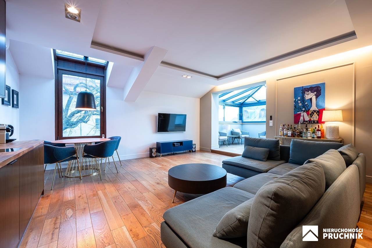 Komfortowe mieszkanie w centrum z garażem